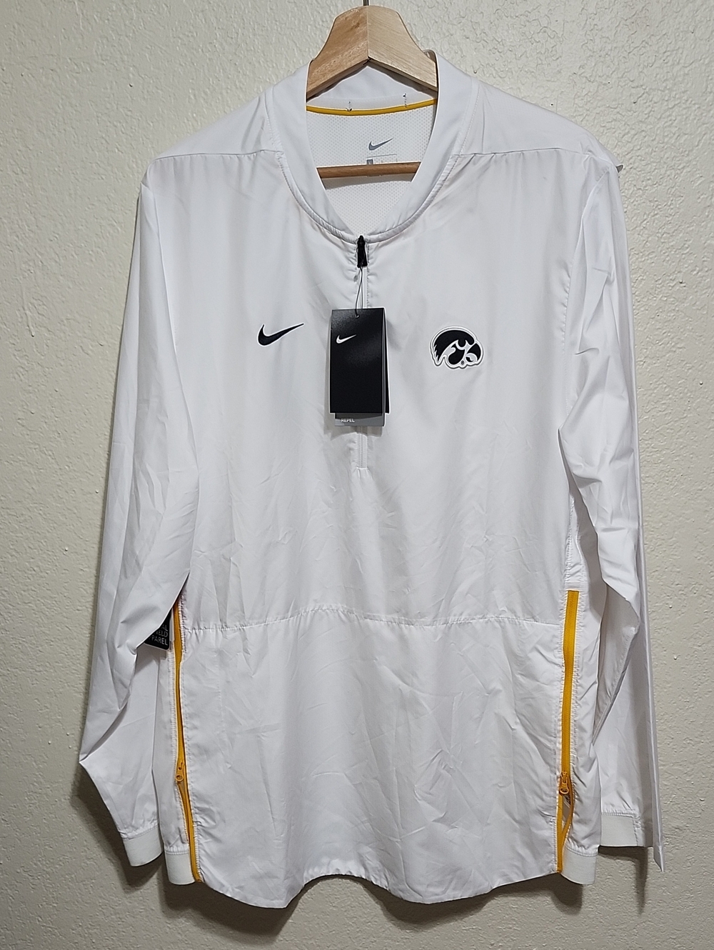 Nike Men’s White Pullover Jacket with Yellow Zip Accents